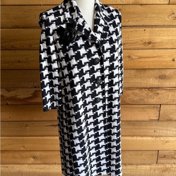 St. John Collection Monochrome Knit Jacket - Picture 2 of 9